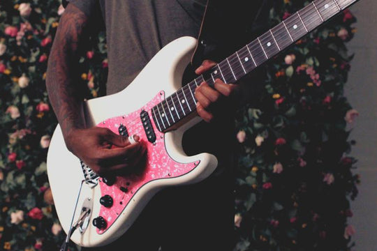 Spitset Headliner Pinky Liberachi Shreds a Solo at The Hundreds Homebase