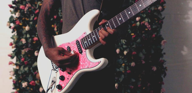 Spitset Headliner Pinky Liberachi Shreds a Solo at The Hundreds Homebase