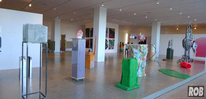 De La Cruz Collection