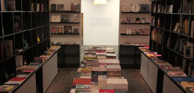 THE HUNDREDS CHRONICLES : DAVID JACOB KRAMER OF FAMILY BOOKSTORE
